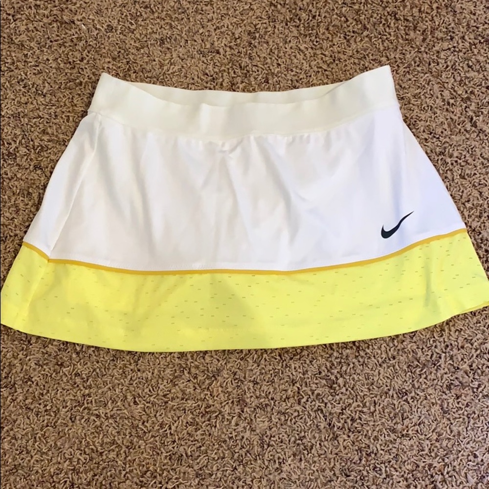 White and yellow tennis/golf skirt